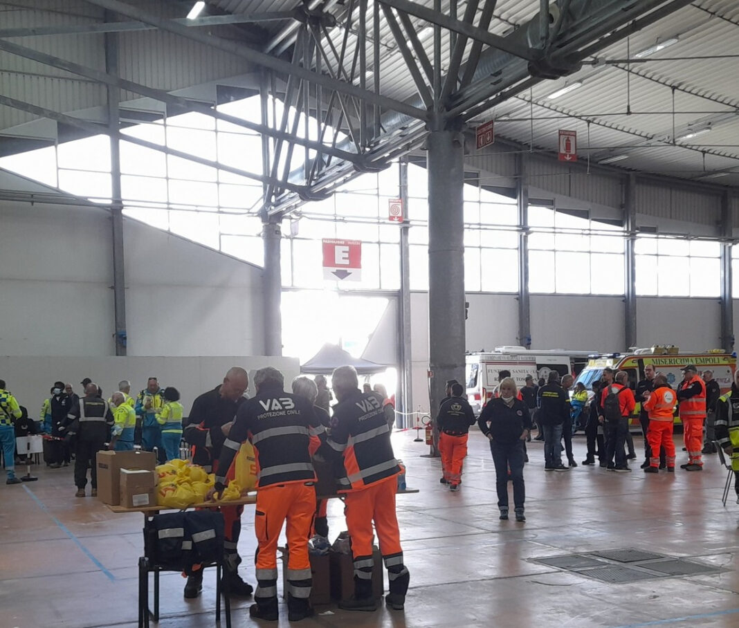 Sea Watch in porto, sbarcano 119 migranti a Marina di Carrara