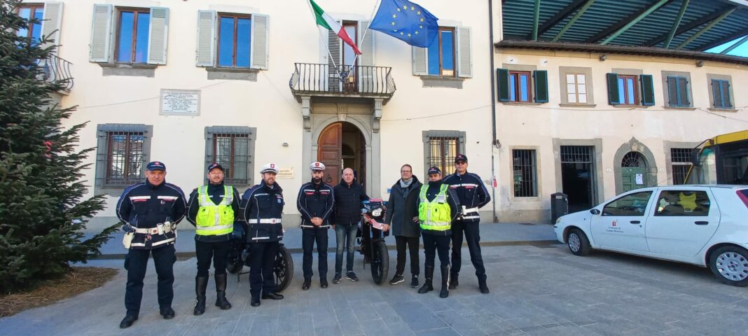 Alluvione, Forte dei Marmi regala a Campi Bisenzio moto Polizia Municipale