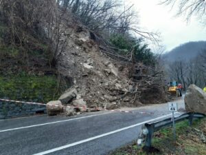 Frana a Montemurlo, decine di persone evacuate